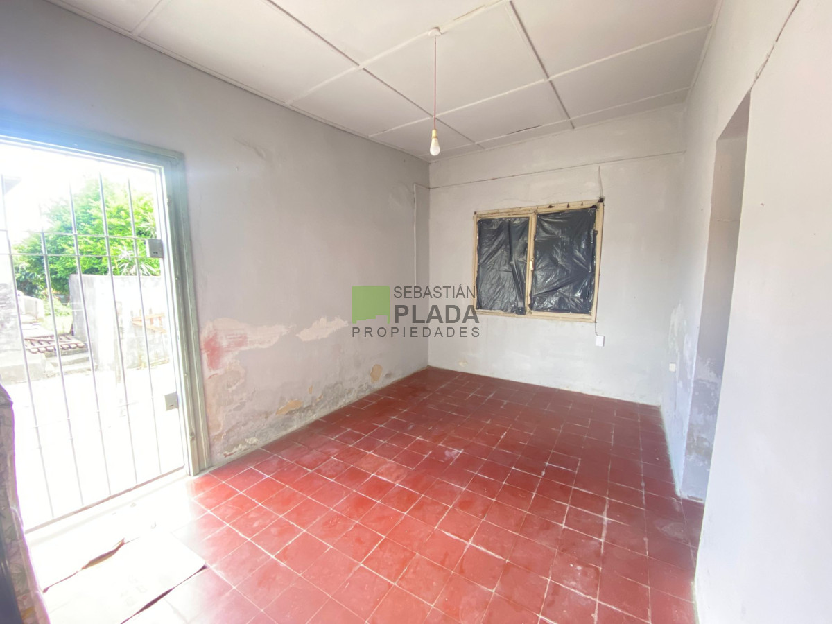 Casa ID.930 - Casa Céntrica 2 Dormitorios y Garaje en Venta en San Carlos
