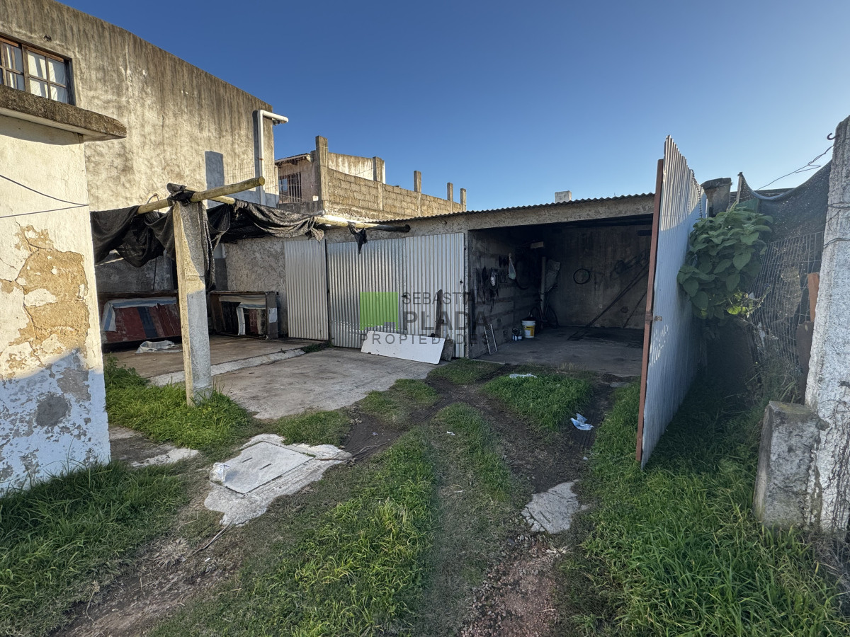 Casa ID.992 - Casa 2 dormitorios, frente a 2 calles.