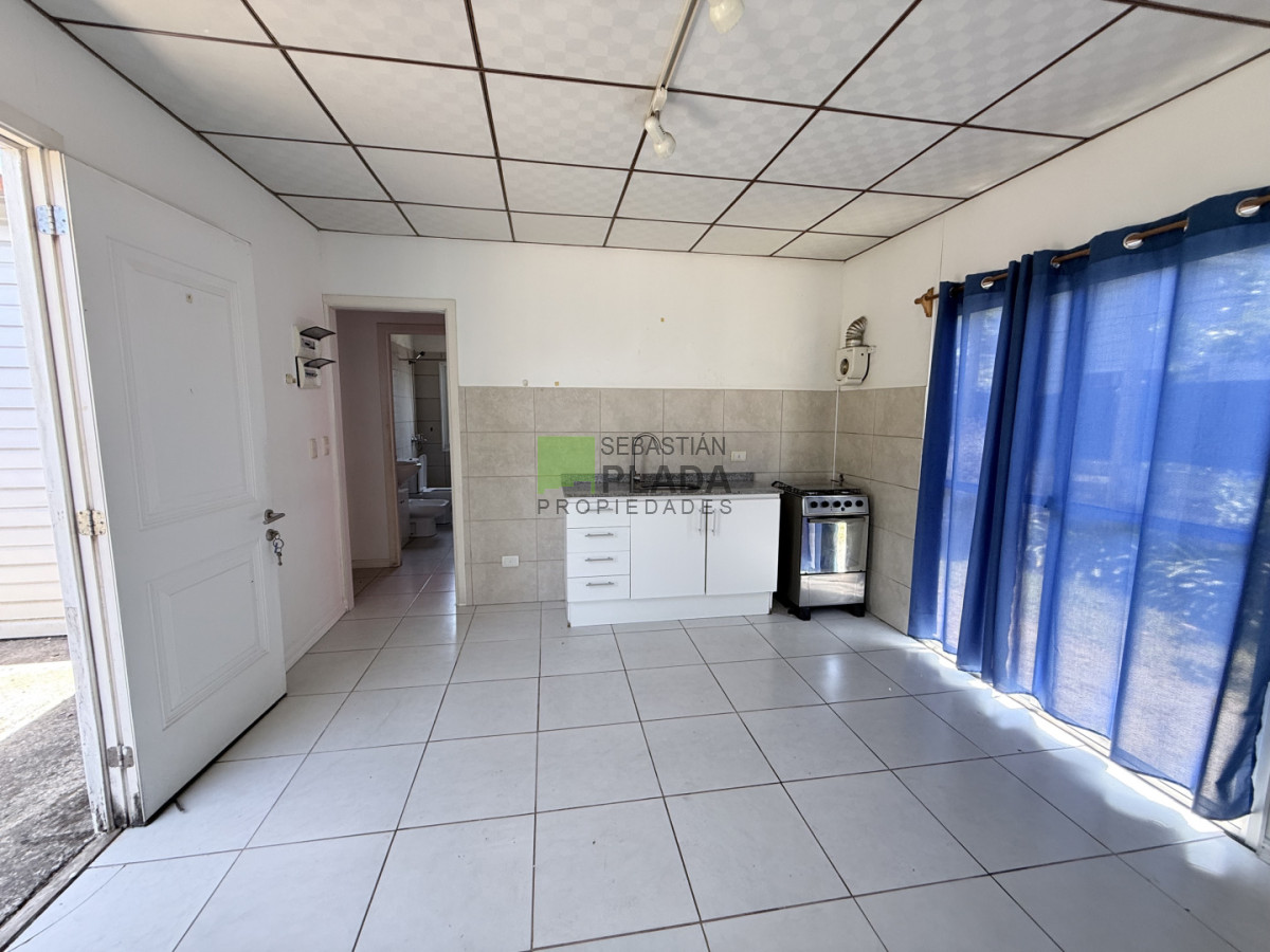 Casa ID.1042 - En alquiler 2 dormitorios, cochera