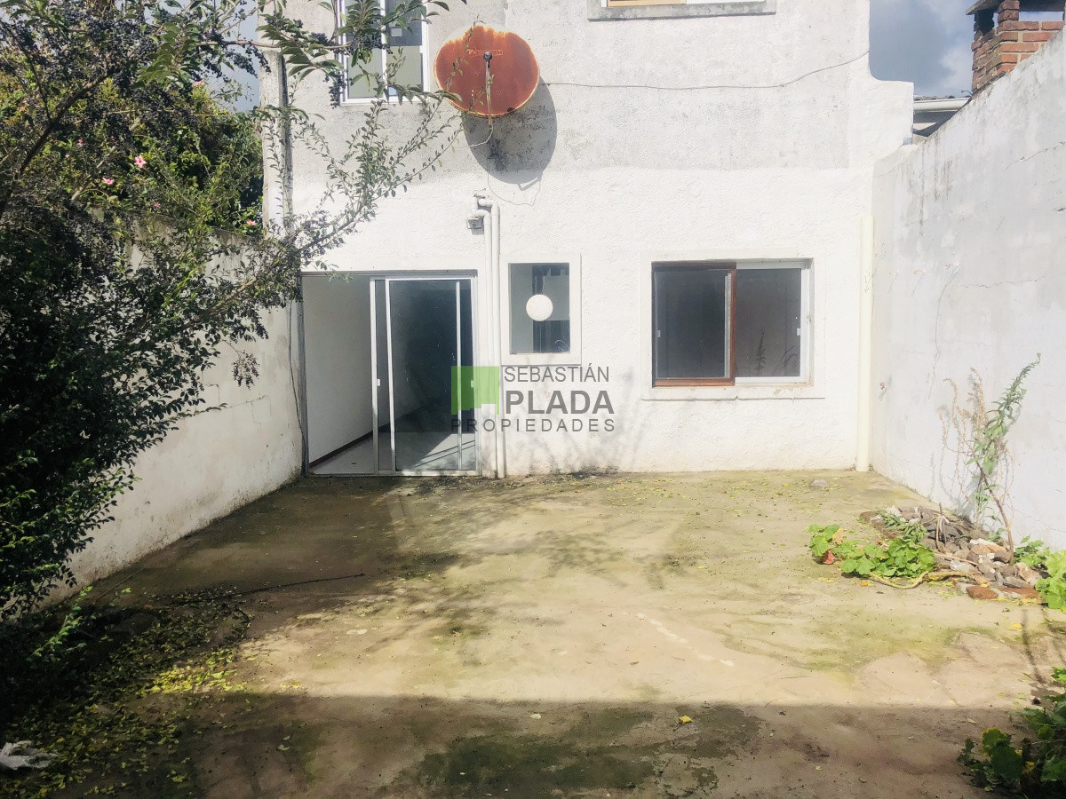 Casa ID.197 - Casa en PH, San Carlos Centro, 2 dormitorios, patio con parrillero en el Centro de San Carlos.