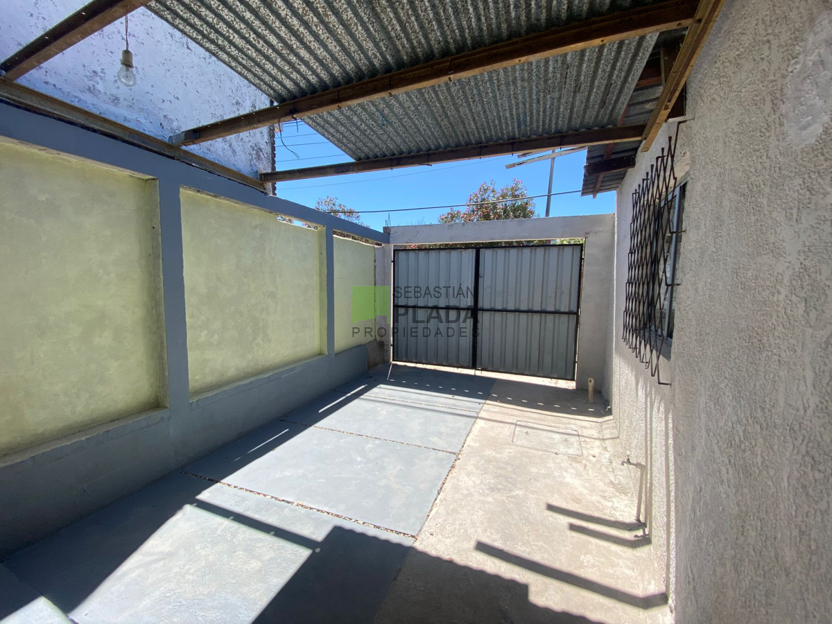 Casa ID.940 - Casa Céntrica de 2 Dormitorios y cochera en Alquiler en San Carlos