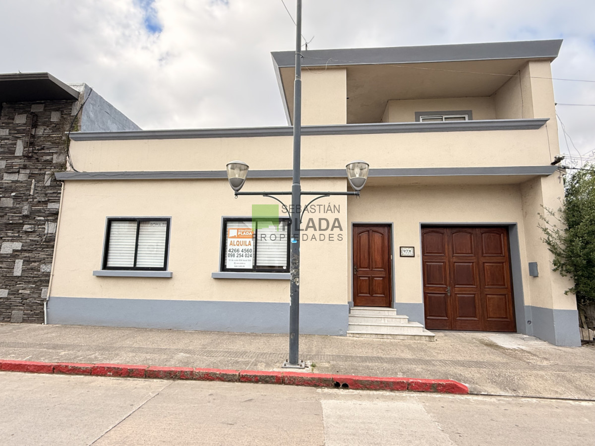 Casa ID.1103 - Casa sobre 18 Julio, ideal Empresa o Profesional