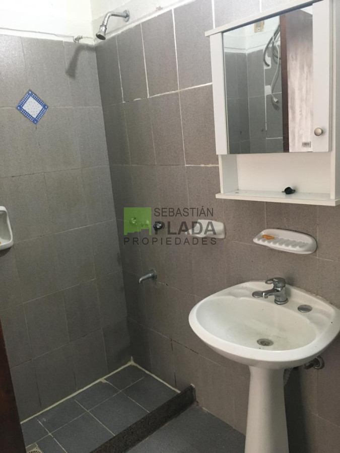 Casa ID.197 - Casa en PH, San Carlos Centro, 2 dormitorios, patio con parrillero en el Centro de San Carlos.