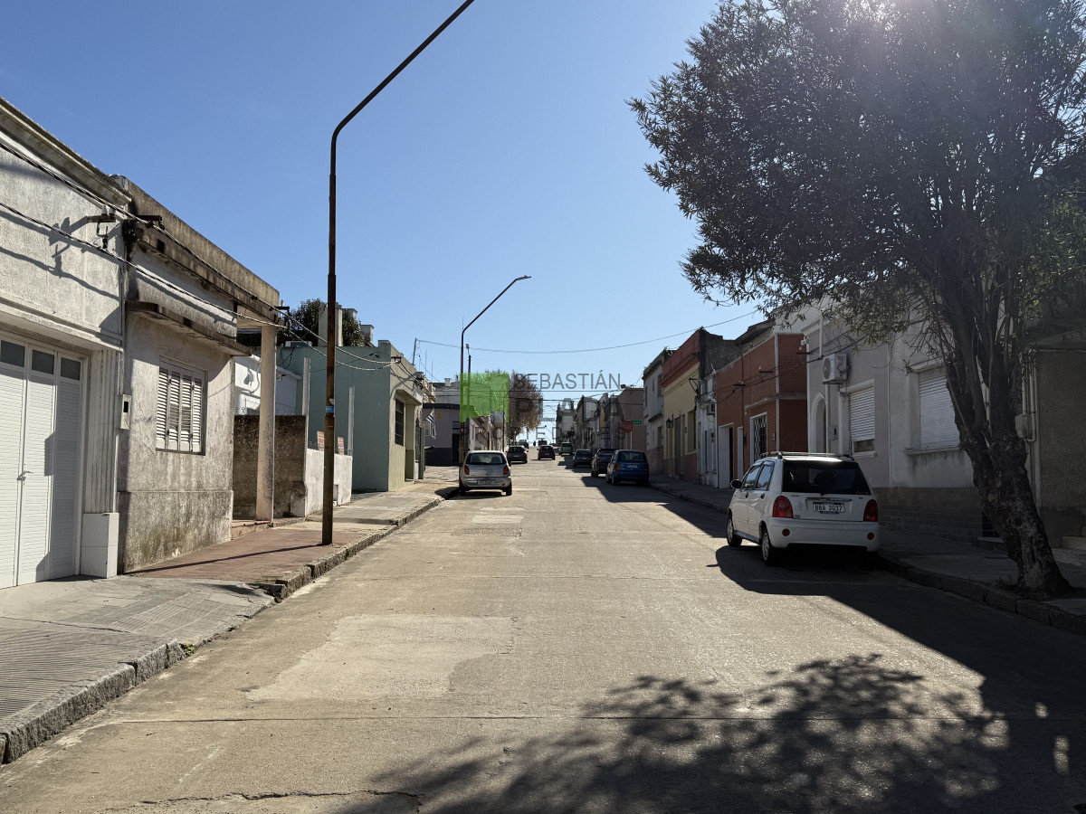Casa ID.995 - Caa con Garage a dos cuadras de Plaza Artigas
