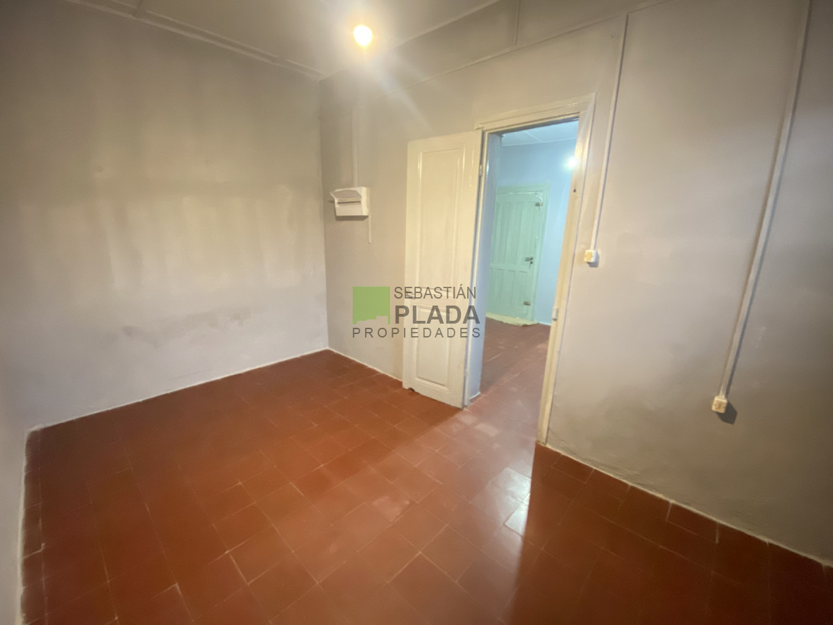 Casa ID.930 - Casa Céntrica 2 Dormitorios y Garaje en Venta en San Carlos