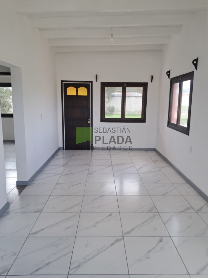 Casa ID.1083 -  EN ALQUILER, a estrenar,  2 dormitorios, entrada vehículos