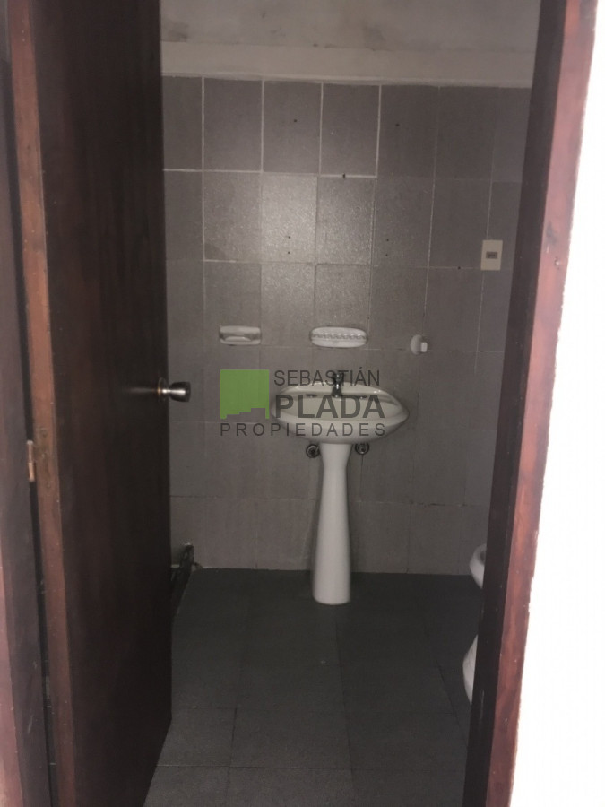 Casa ID.208 - 2 dormitorios a pasos del Liceo 1, patio soleado con churrasquera