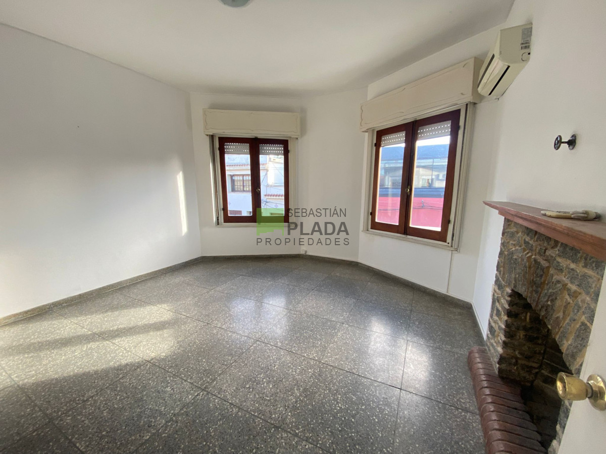 Casa ID.987 - Casa de 2 Dormitorios en el Centro de San Carlos Venta
