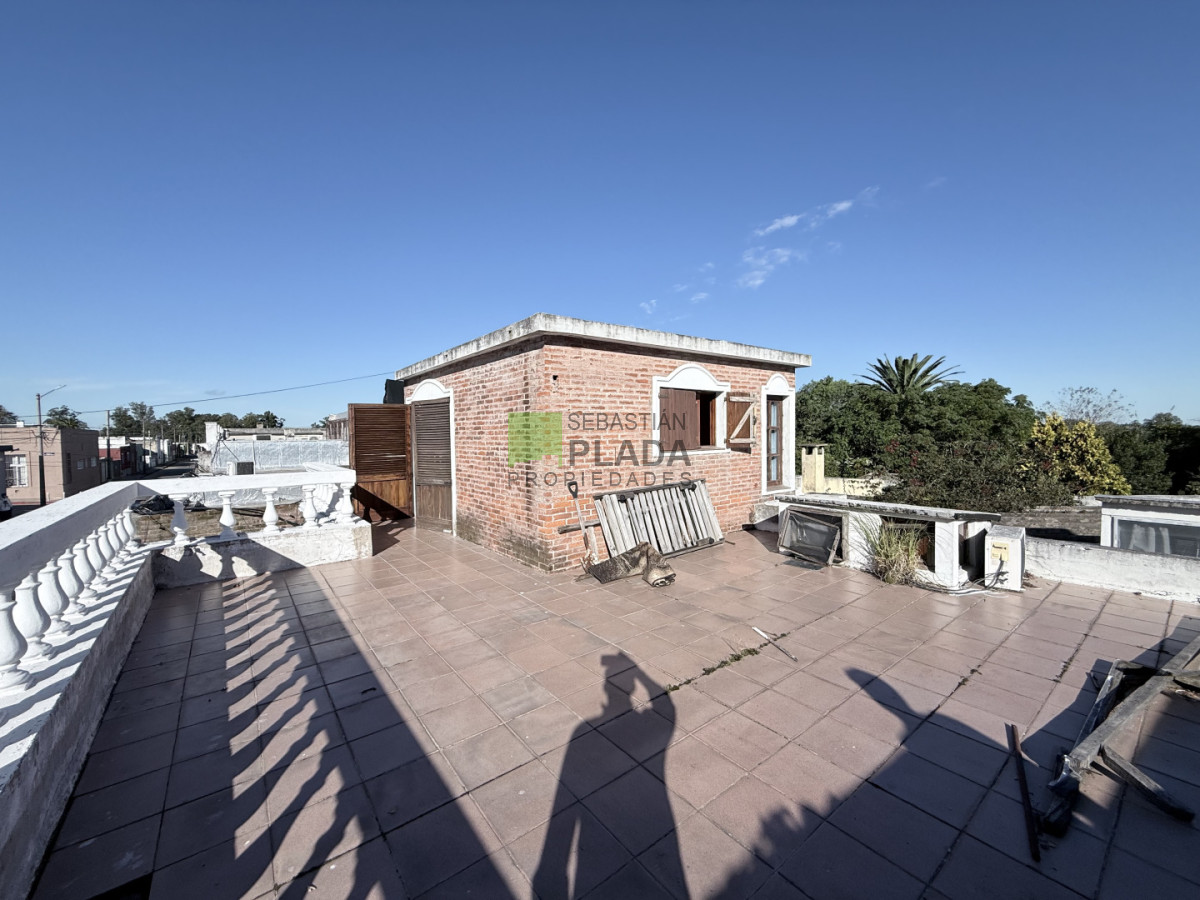 Casa ID.1077 - Casa céntrica con garage y patio.