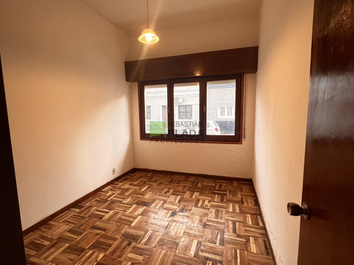 Casa ID.718 - Casa de 3 Dormitorios Céntrica, con garaje en Venta