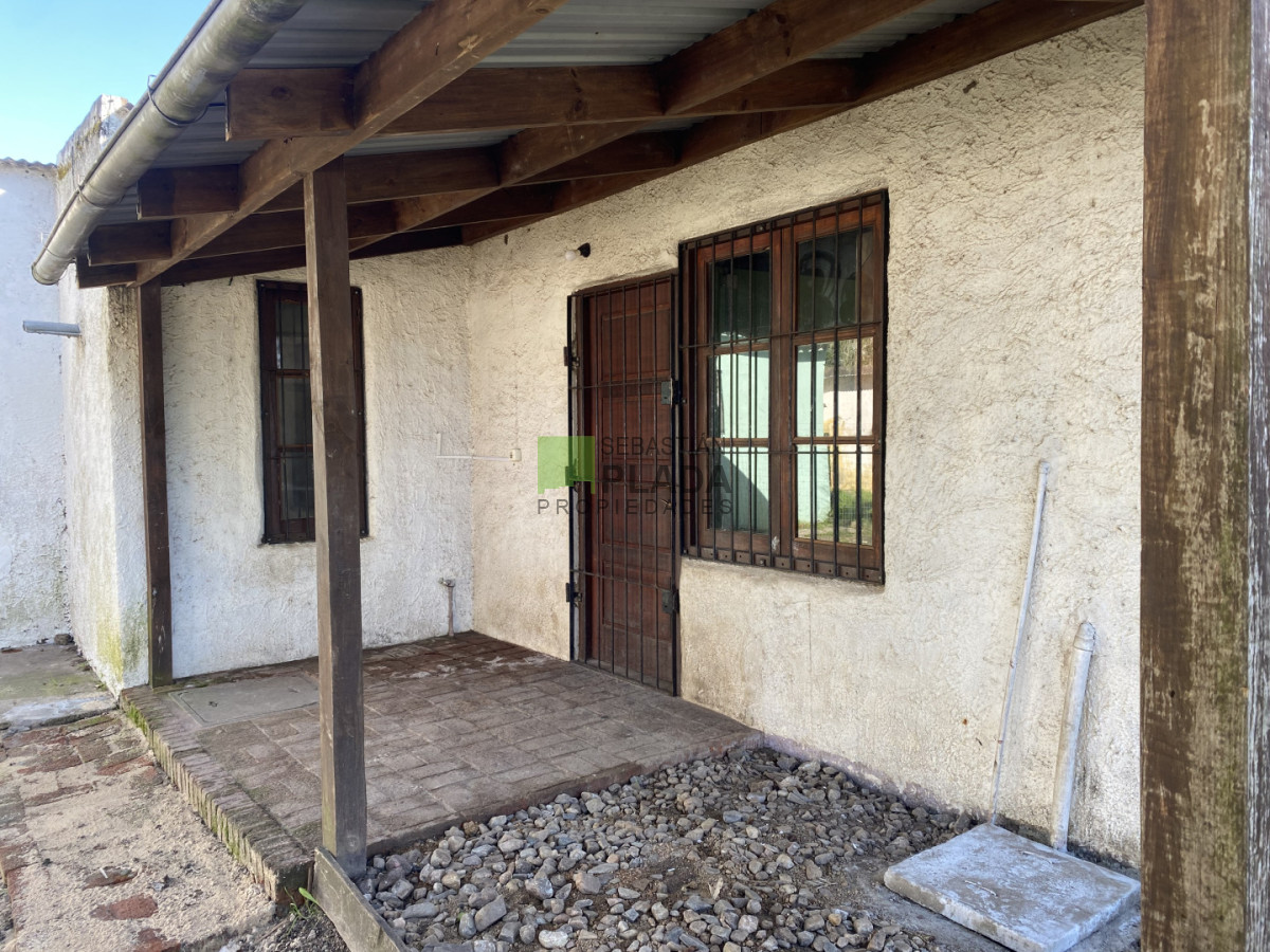 Casa ID.1099 - Casa de 1 dormitorio y entrada para auto en Alquiler en San Carlos