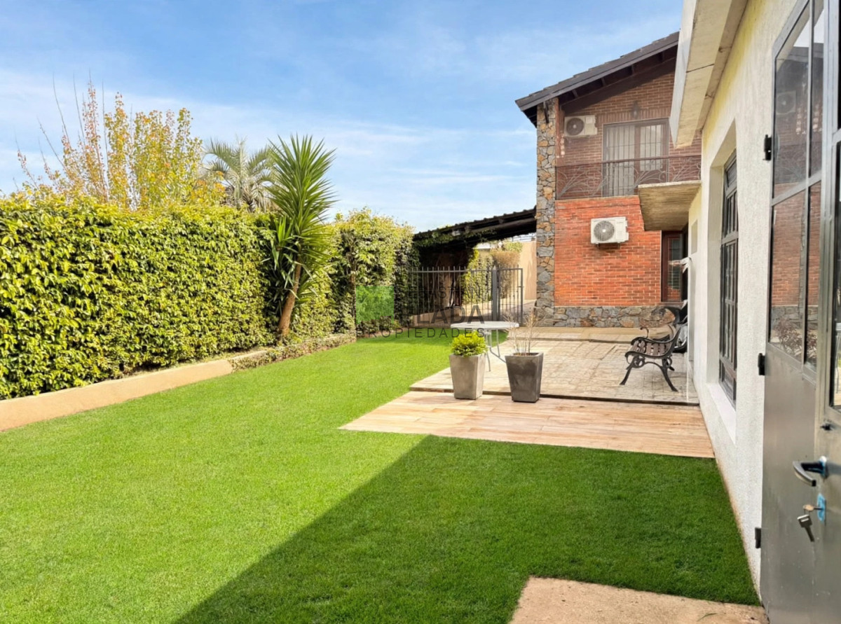Casa ID.1106 - Casa 3 dormitorios impecable - 2 cocheras - zona residencial-