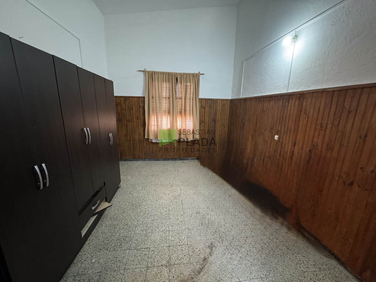 Casa ID.992 - Casa 2 dormitorios, frente a 2 calles.