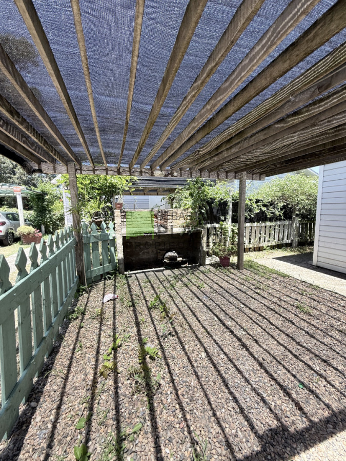 Casa ID.1042 - En alquiler 2 dormitorios, cochera