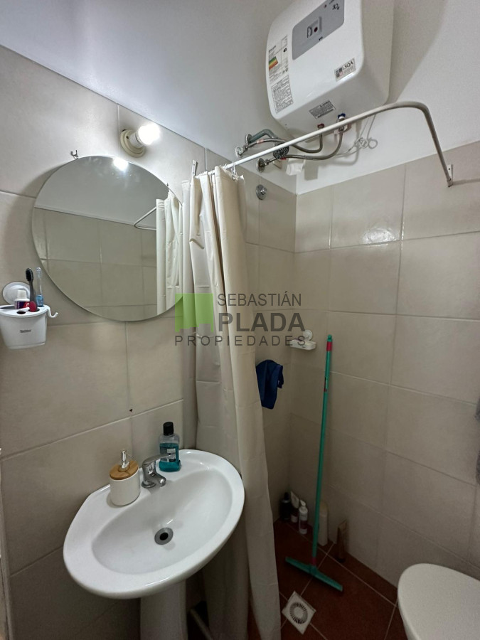 Casa ID.710 - Casa con Local o monoambiente. apta Banco