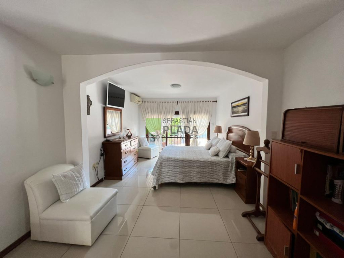 Casa ID.896 - Importante Casa de 4 Dormitorios en Venta en San Carlos