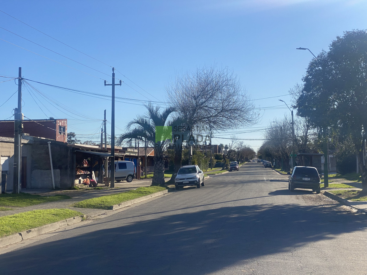 Casa ID.1003 - Casa de 2 Dormitorios en Centro de San Carlos en Venta