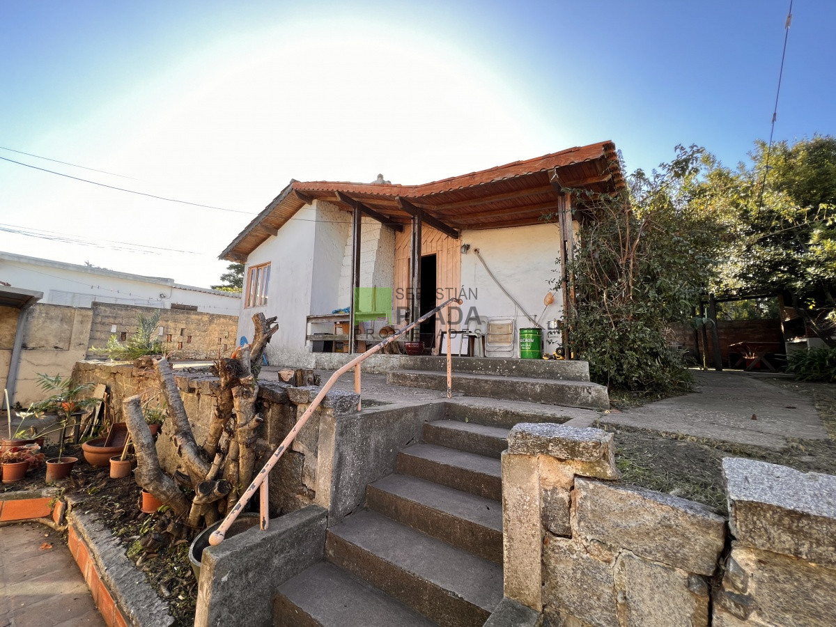 Casa ID.743 - 2 casas 2 dormitorios, centro de San Carlos con Garaje.