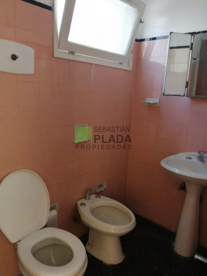 Casa ID.718 - Casa de 3 Dormitorios Céntrica, con garaje en Venta