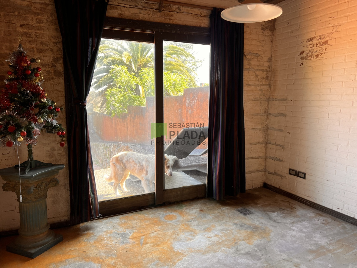 Casa ID.810 - En Venta, Muy buena casa 4 dormitorios y servicio.
