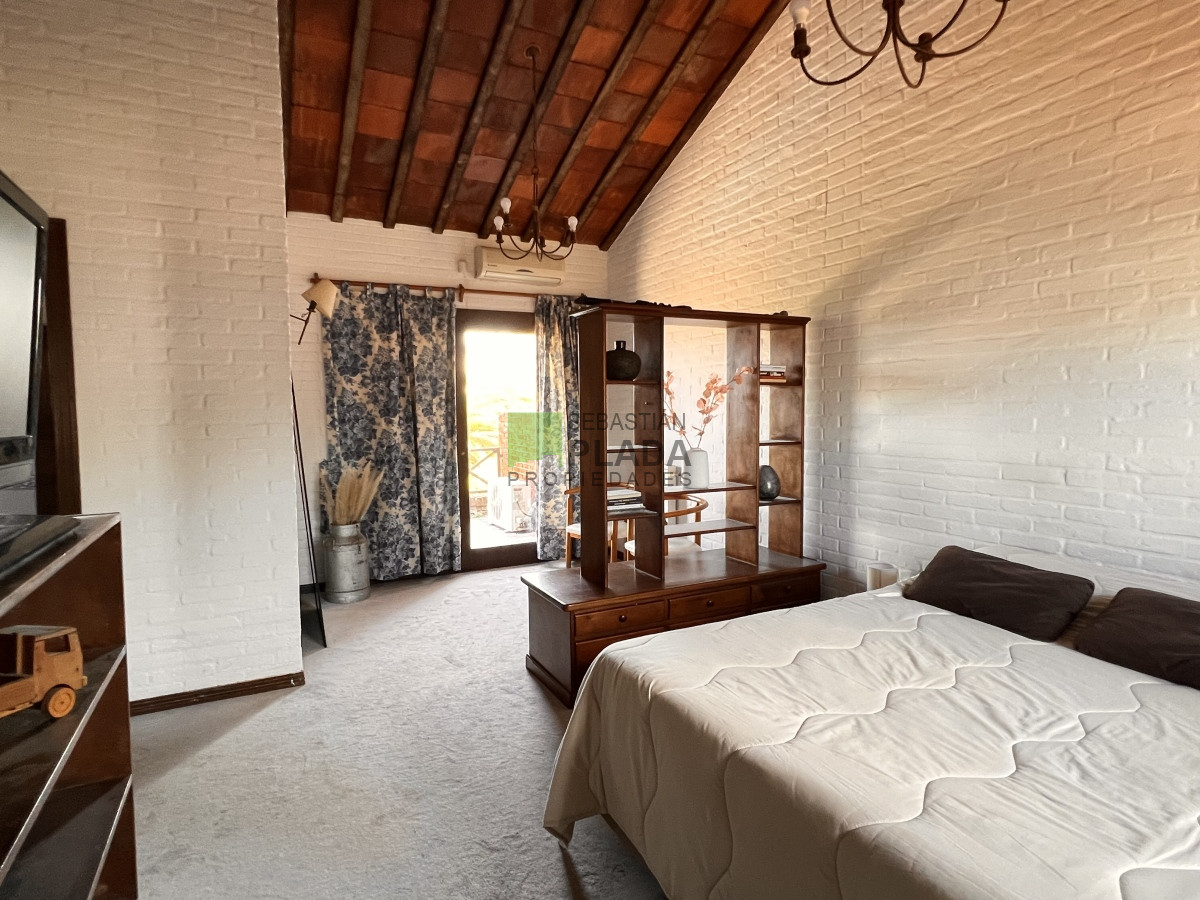 Casa ID.810 - En Venta, Muy buena casa 4 dormitorios y servicio.
