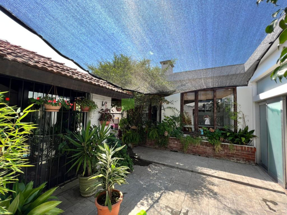 Casa ID.896 - Importante Casa de 4 Dormitorios en Venta en San Carlos