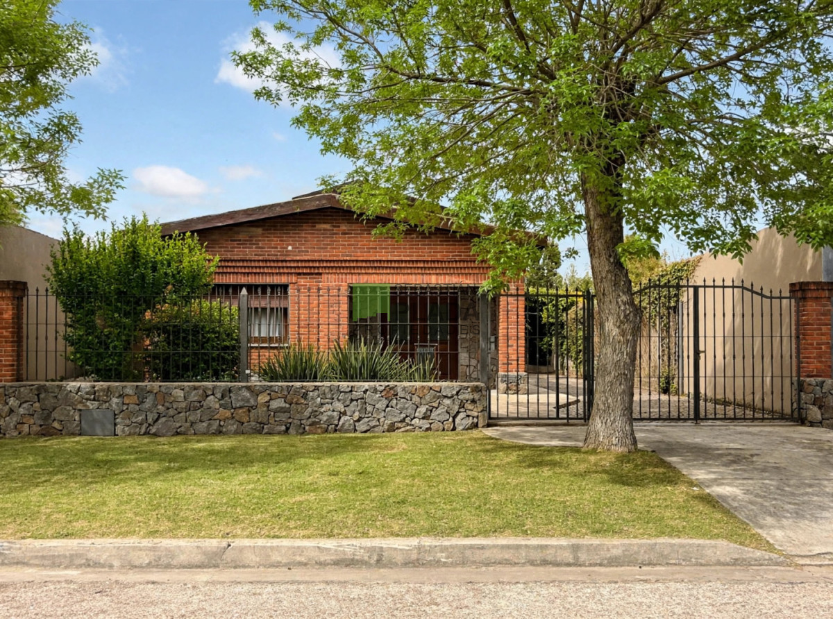Casa ID.1106 - Casa 3 dormitorios impecable - 2 cocheras - zona residencial-