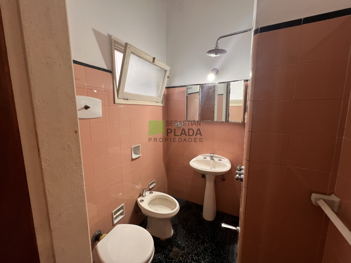 Casa ID.718 - Casa de 3 Dormitorios Céntrica, con garaje en Venta