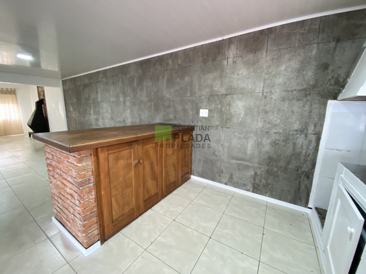 Casa ID.210 - Casa 2 dormitorios, cochera amplia en Venta en San Carlos