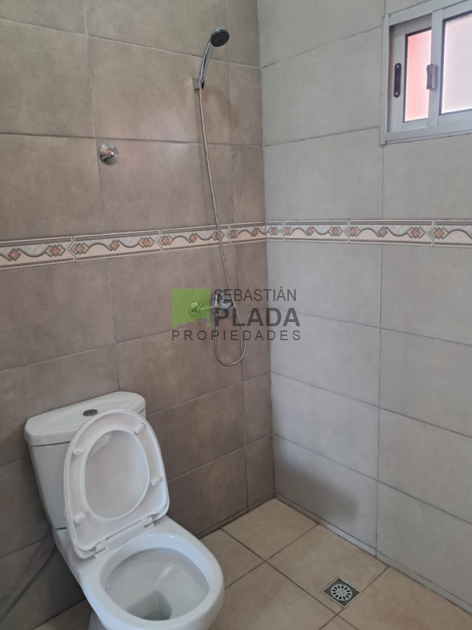 Casa ID.1083 -  EN ALQUILER, a estrenar,  2 dormitorios, entrada vehículos