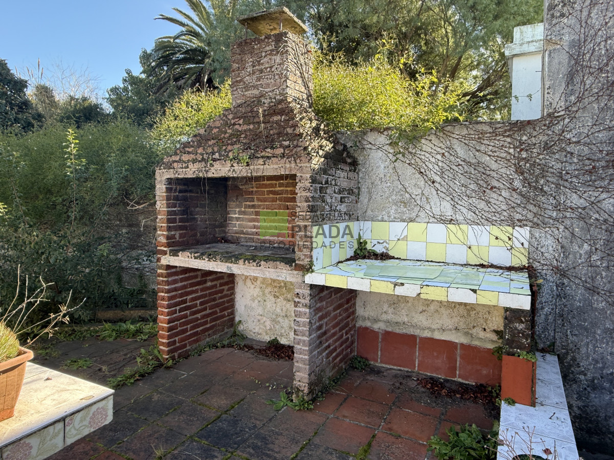 Casa ID.995 - Caa con Garage a dos cuadras de Plaza Artigas