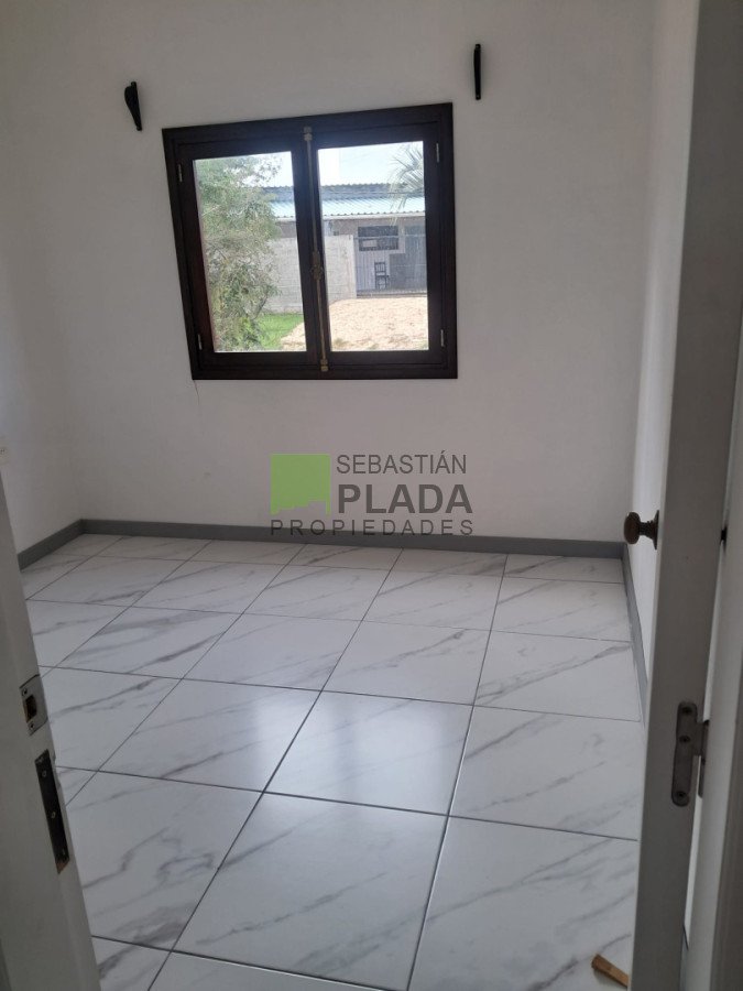 Casa ID.1083 -  EN ALQUILER, a estrenar,  2 dormitorios, entrada vehículos