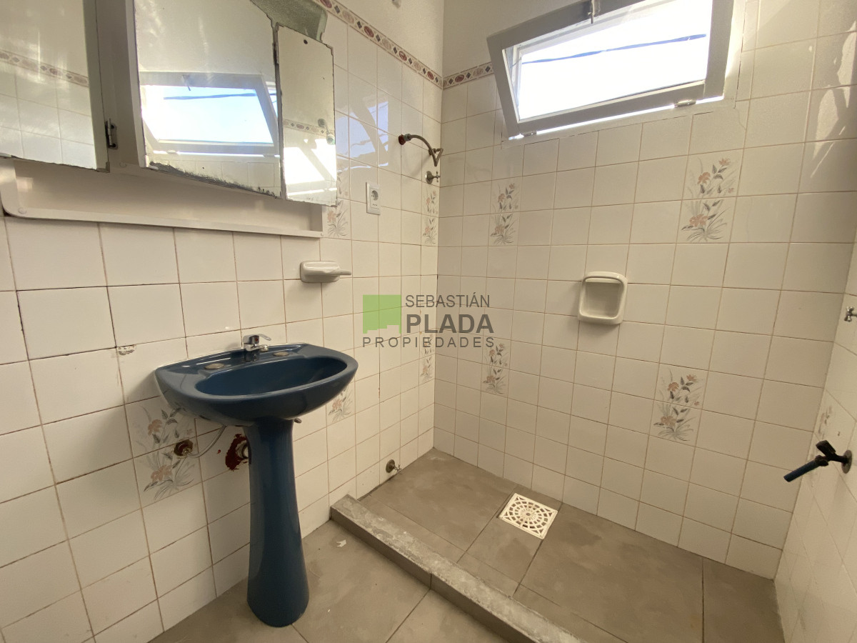 Casa ID.996 - Casa de 2 Dormitorios, Patio con entrada para Auto, en Alquiler en San Carlos