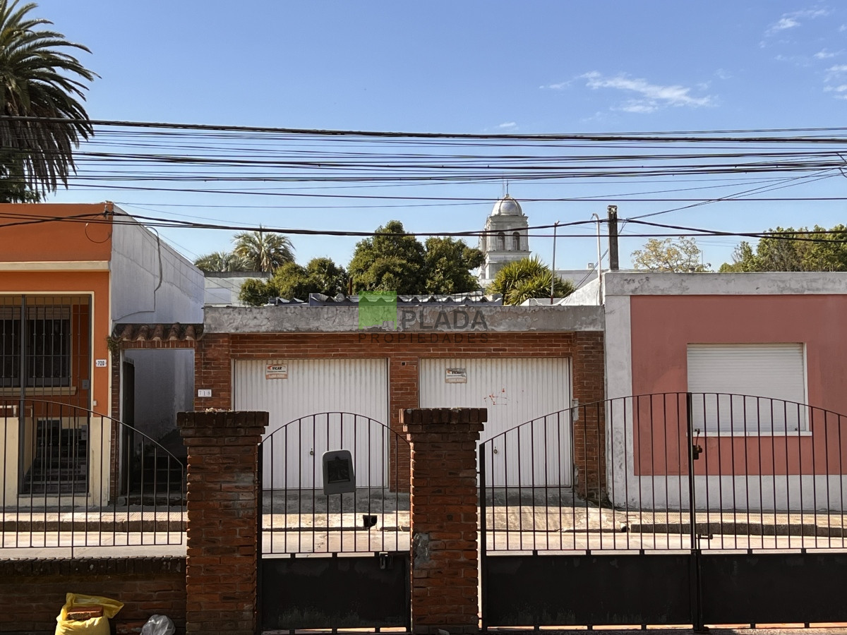 Casa ID.810 - En Venta, Muy buena casa 4 dormitorios y servicio.