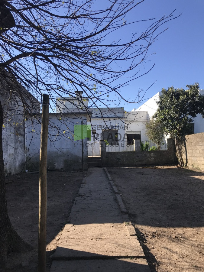 Casa ID.199 - Soleada casa 3 dormitorios, fondo, garage, en el centro de San Carlos