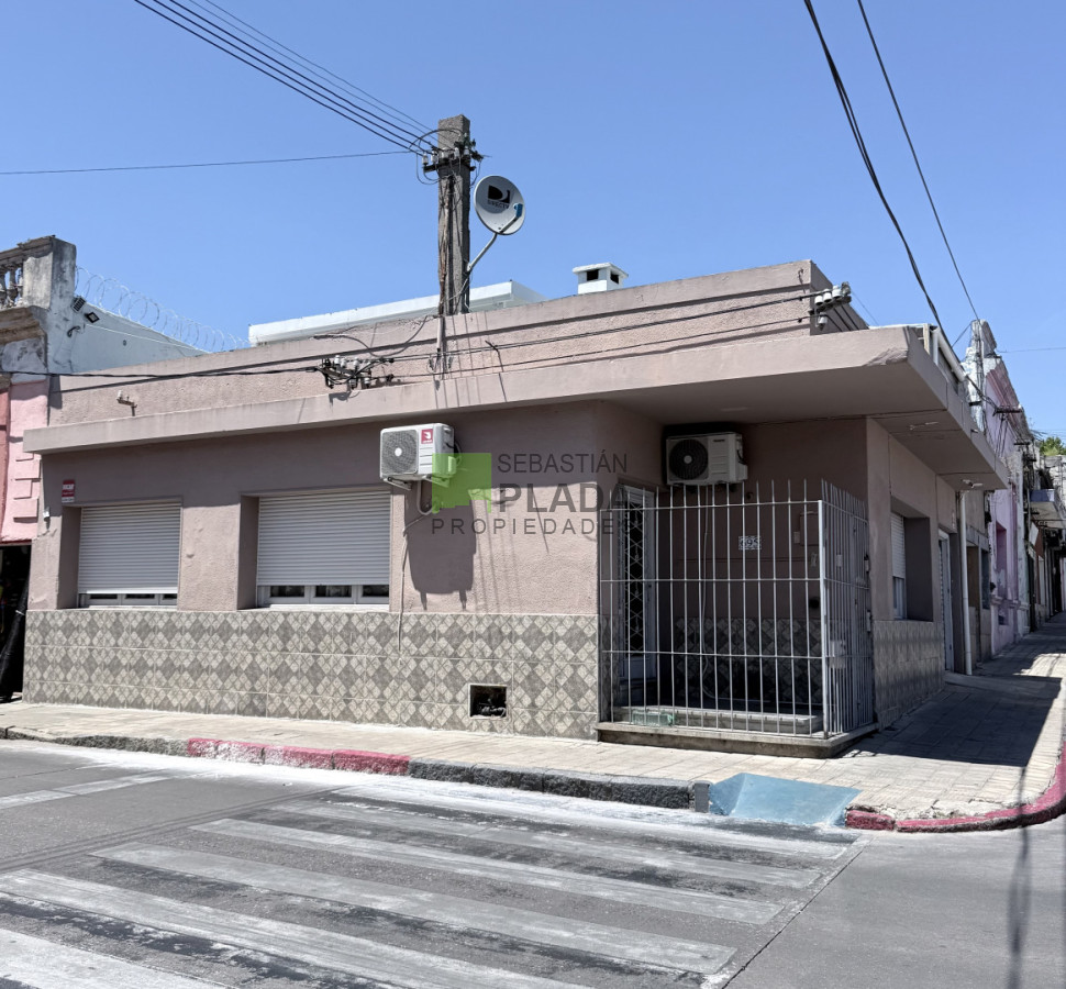 Casa ID.1057 - Muy Centrica casa 2 dormitorios con garaje.