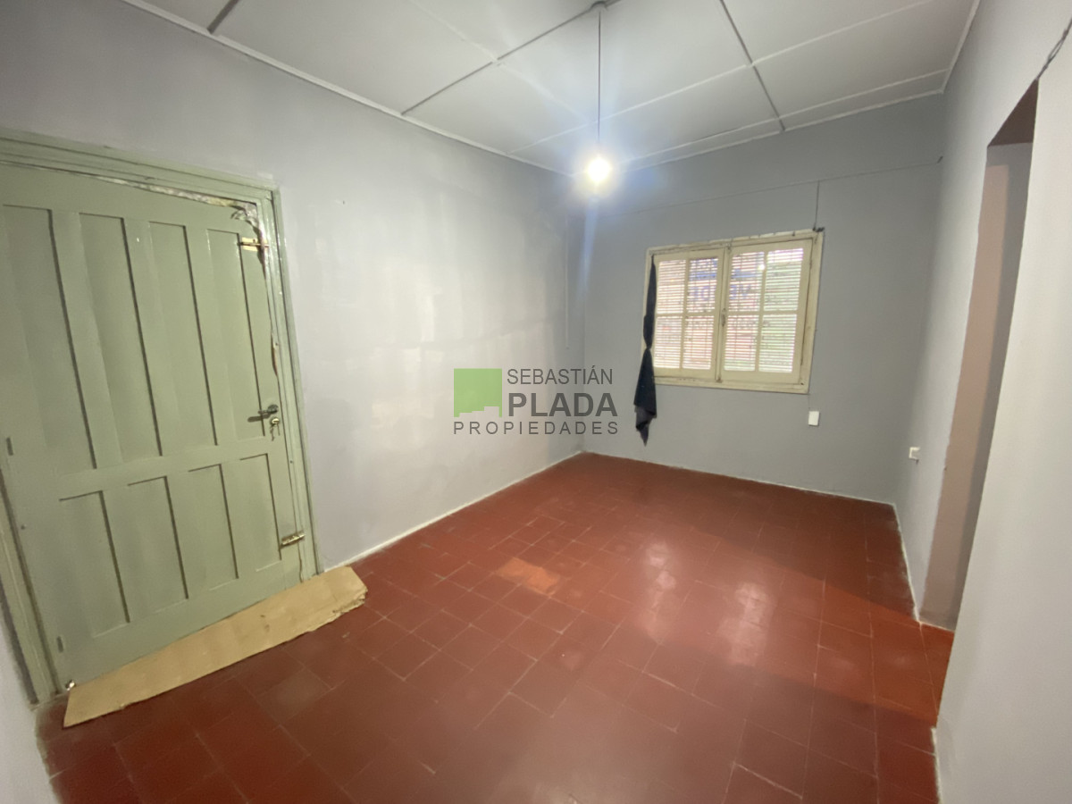 Casa ID.930 - Casa Céntrica 2 Dormitorios y Garaje en Venta en San Carlos