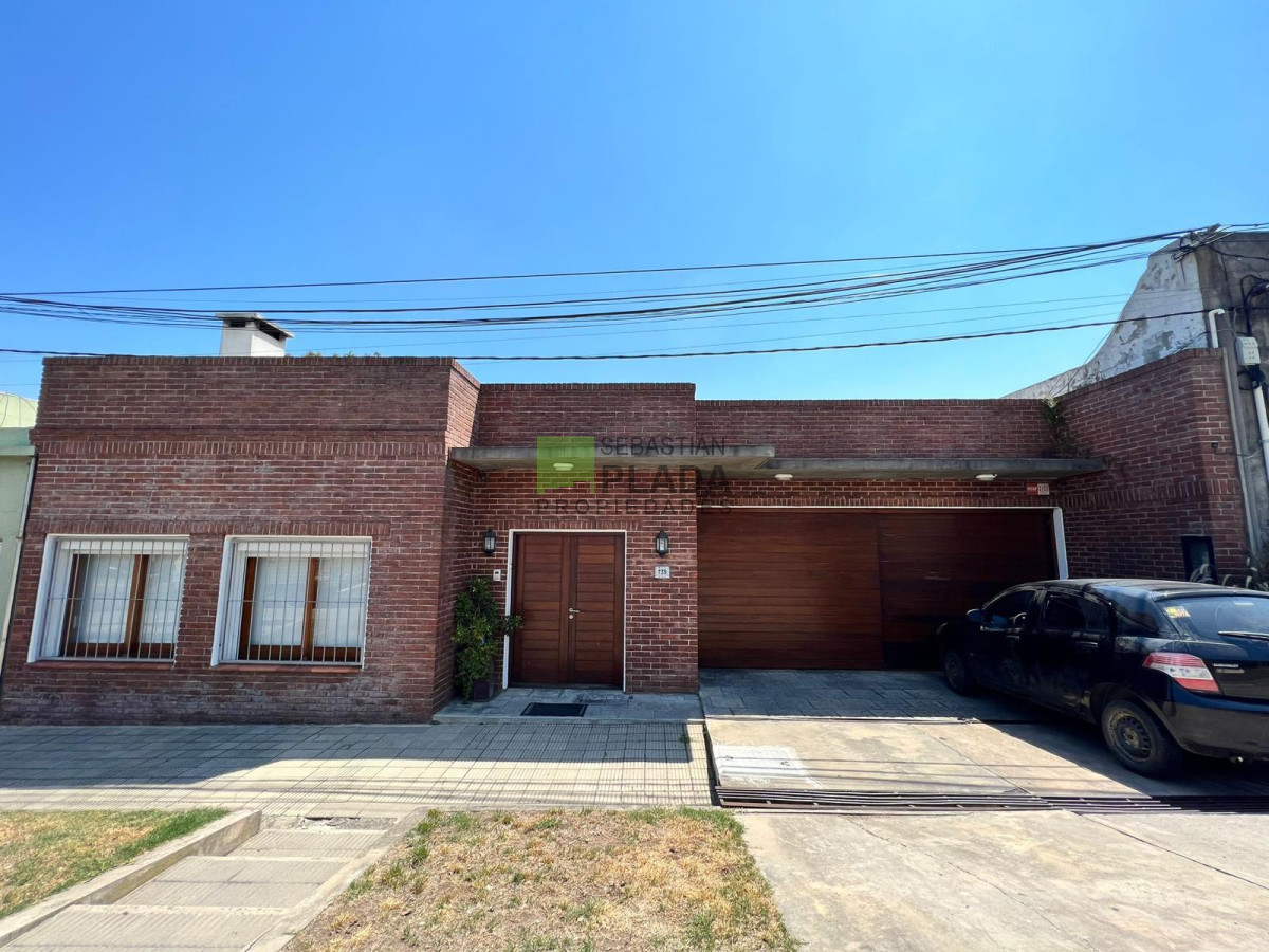 Casa ID.896 - Importante Casa de 4 Dormitorios en Venta en San Carlos
