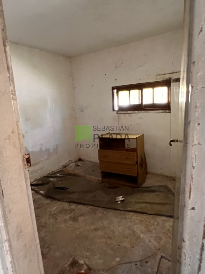 Casa ID.733 - Esquina a Reciclar en Venta en San Carlos