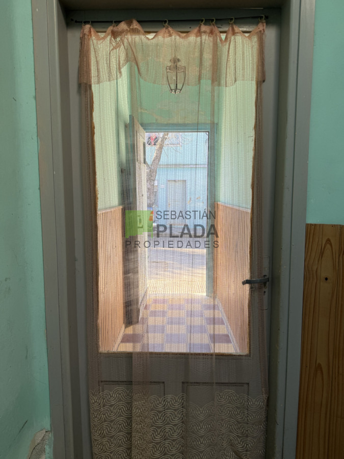 Casa ID.995 - Caa con Garage a dos cuadras de Plaza Artigas
