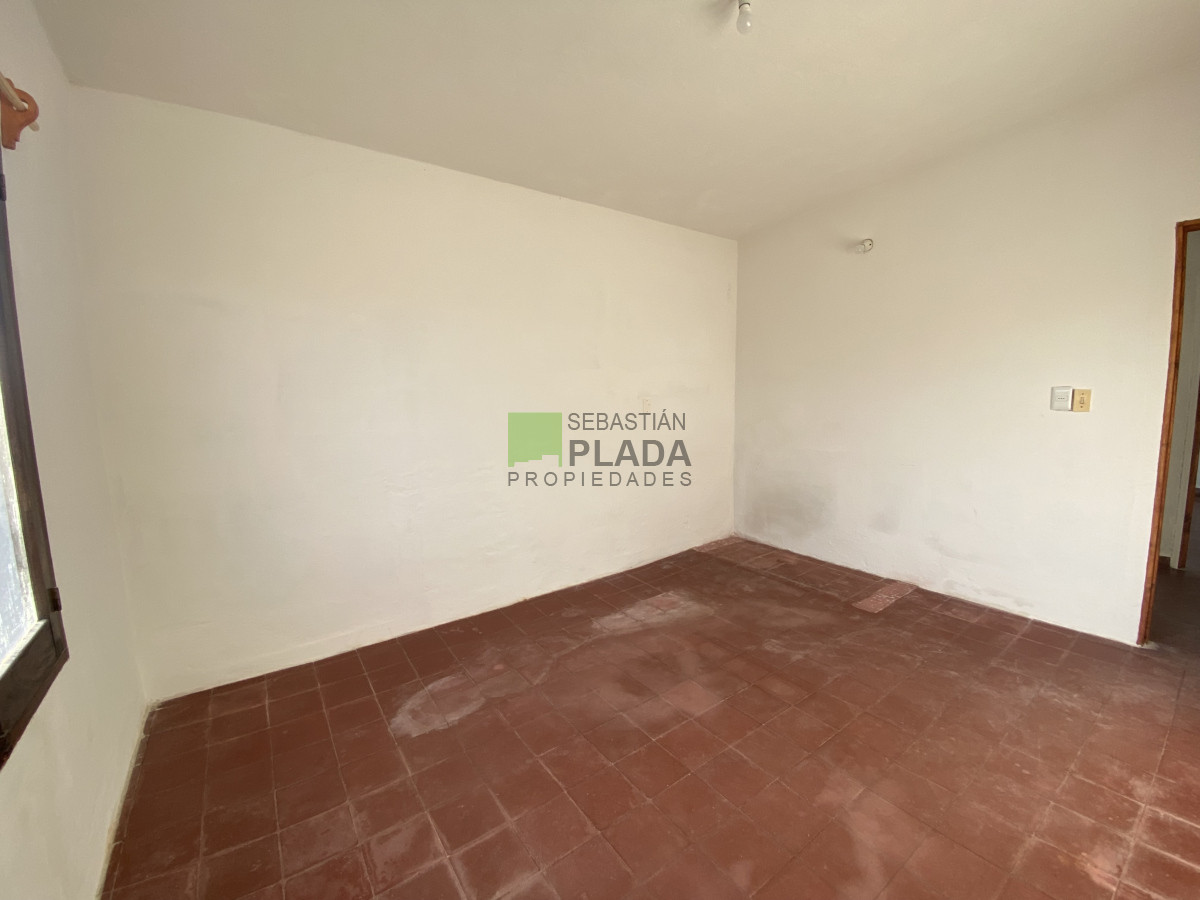 Casa ID.996 - Casa de 2 Dormitorios, Patio con entrada para Auto, en Alquiler en San Carlos
