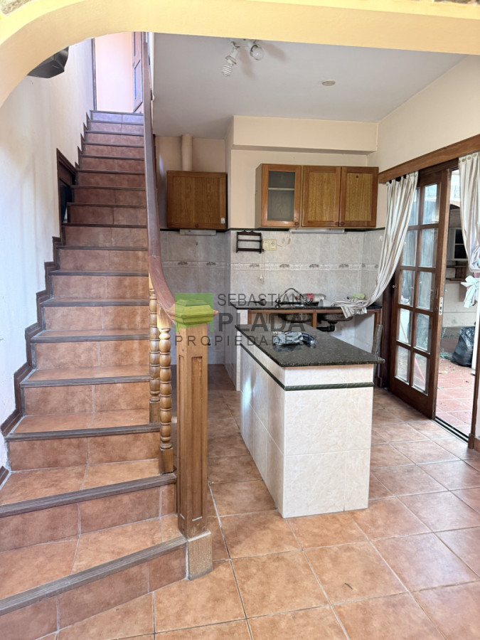 Casa ID.1077 - Casa céntrica con garage y patio.