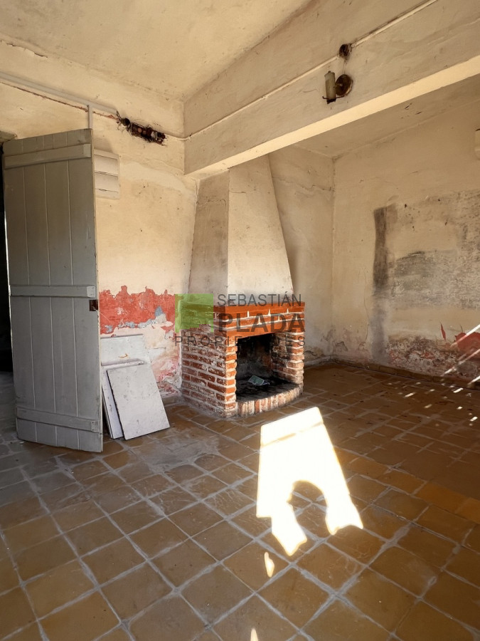 Casa ID.733 - Esquina a Reciclar en Venta en San Carlos