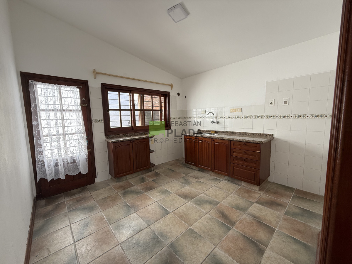 Casa ID.1012 - Casa Plancha 2 Dormitorios con Cochera.