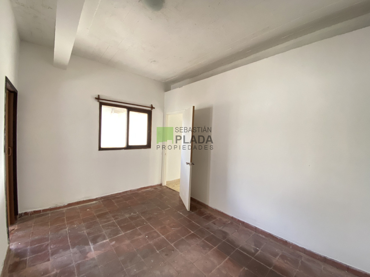 Casa ID.1096 - Casa de 2 Dormitorios y Cochera para 2 Autos en Alquiler en San Carlos
