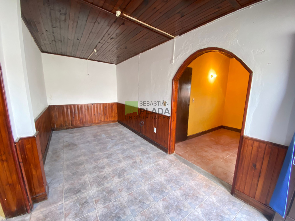 Casa ID.909 - Casa de 3 Dormitorios y Patio en Venta en el Centro de San Carlos