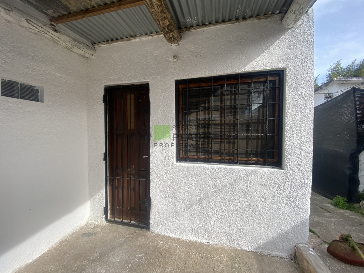 Casa ID.1016 - Casa de 1 Dormitorio y Entrada para Auto en San Carlos  está alquilada