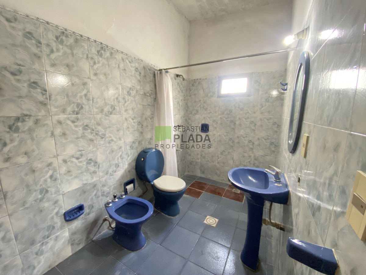 Casa ID.848 - Casa Tres Dormitorios, garaje, patio.  Venta en San Carlos