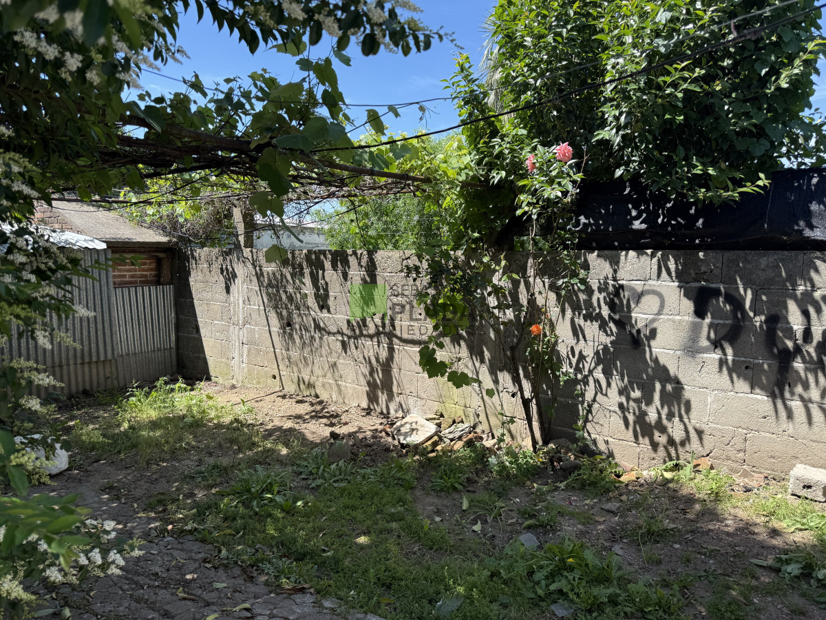 Casa ID.1021 - Casa a reciclar cecana a Rambla y servicios