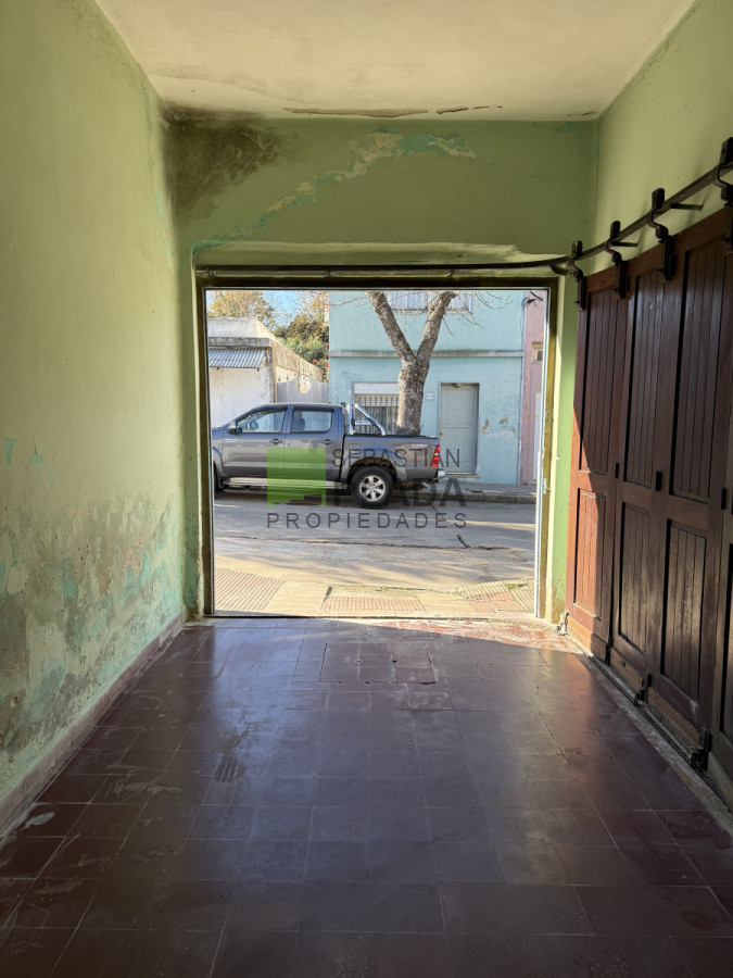 Casa ID.995 - Caa con Garage a dos cuadras de Plaza Artigas